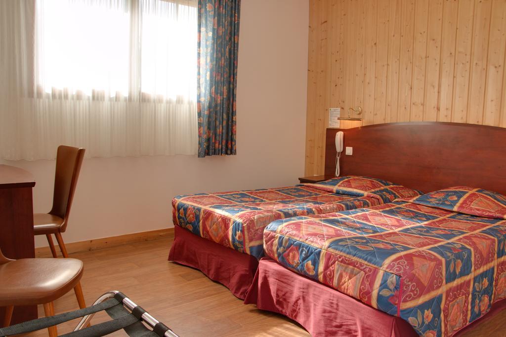 Le Chalet De La Foret Hotel 3 Etoiles Et Restaurant Vierzon Pokoj fotografie